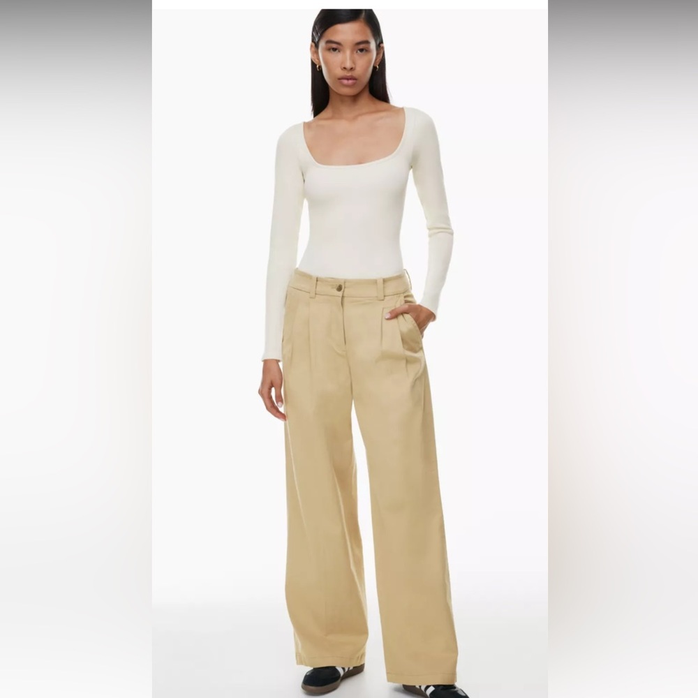 Artzia Brand New 🧁🥂Aritzia khaki pants